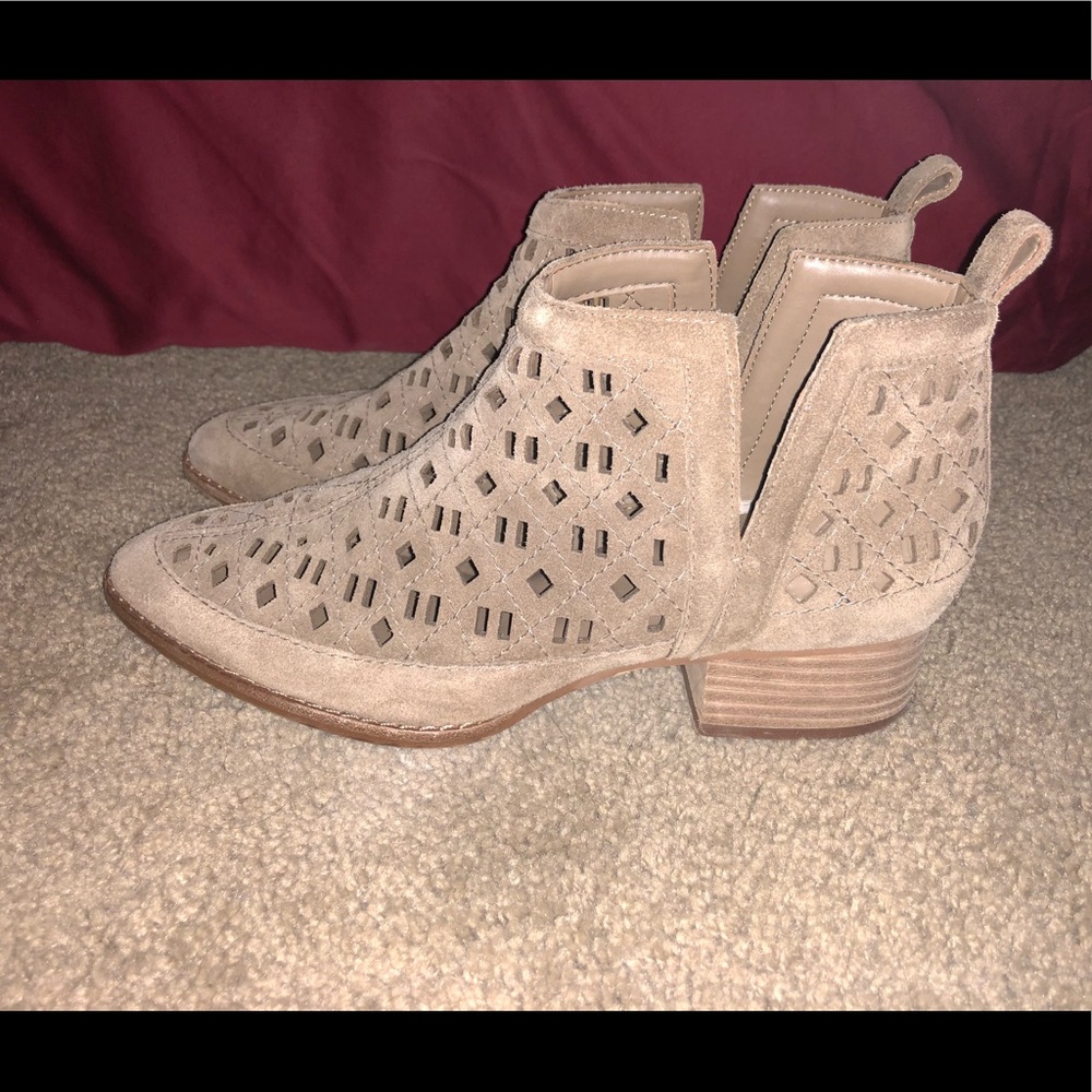 Gianni Bini booties!